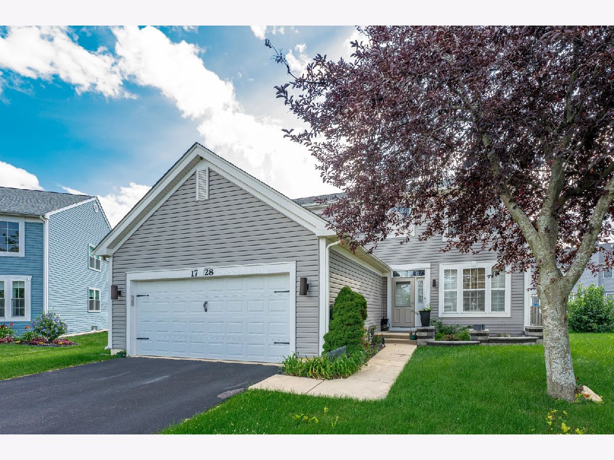 Homes Sold Columbia Station Aurora Illinois, 1728 Seaton