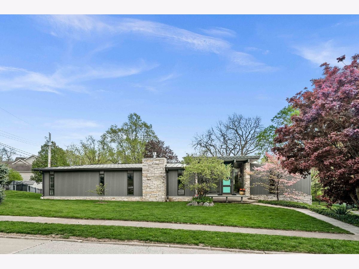 Homes & Condos & Townhomes Sold Fleetwood Bloomington Illinois, 221 Parkview