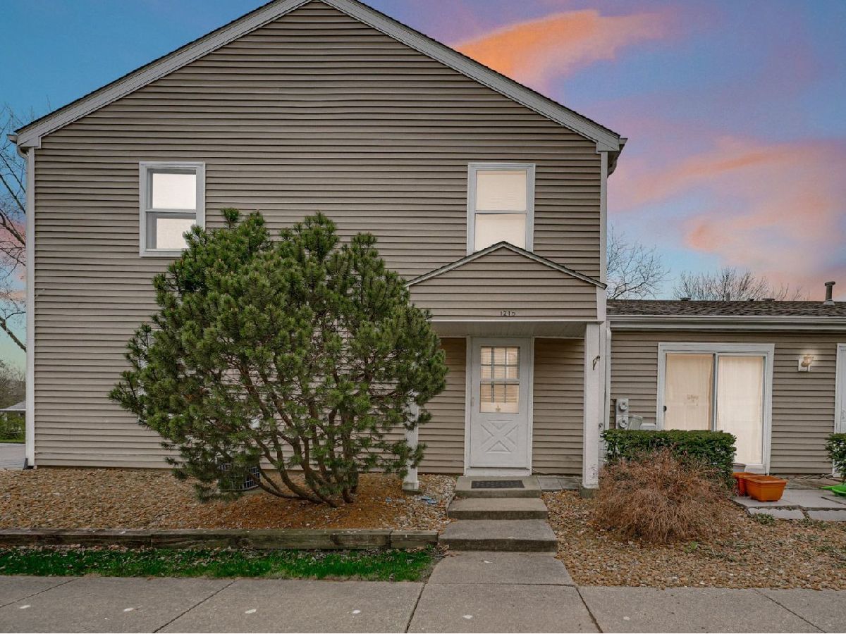 Townhomes & Condos & Homes Sold Greenbriar New Lenox Illinois, 121 Foxhill