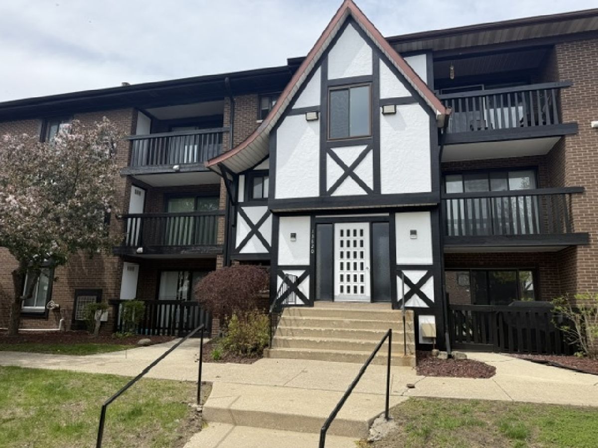 Condominiums Sold Regal Chateau Crestwood Illinois, 13620 Lamon