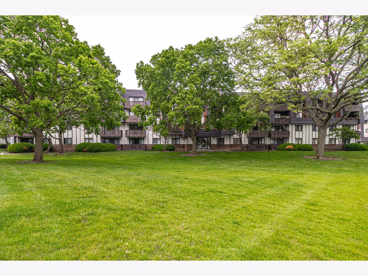 Condominiums Sold Heiden Gardens Lake Bluff Illinois, 13200 Heiden