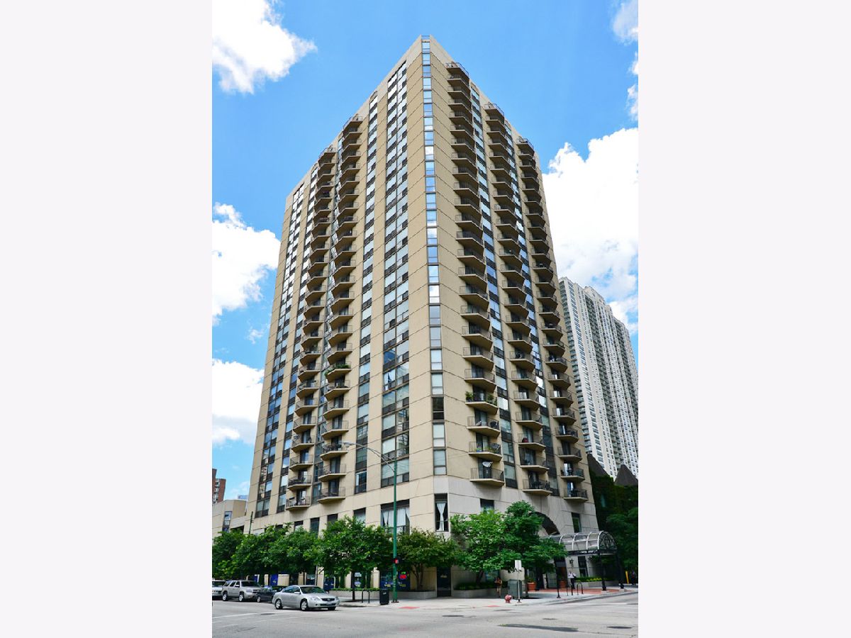 Condominiums Rented Hermitage Chicago Illinois, 70 Huron