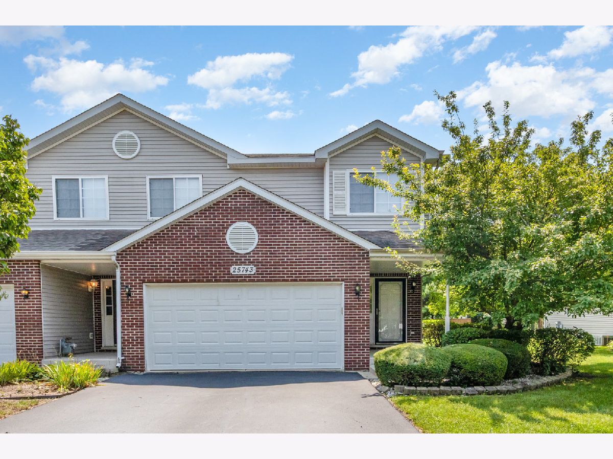 Homes & Townhomes For Sale Hunters Crossing Channahon Illinois, 25743 Red Stable Lane