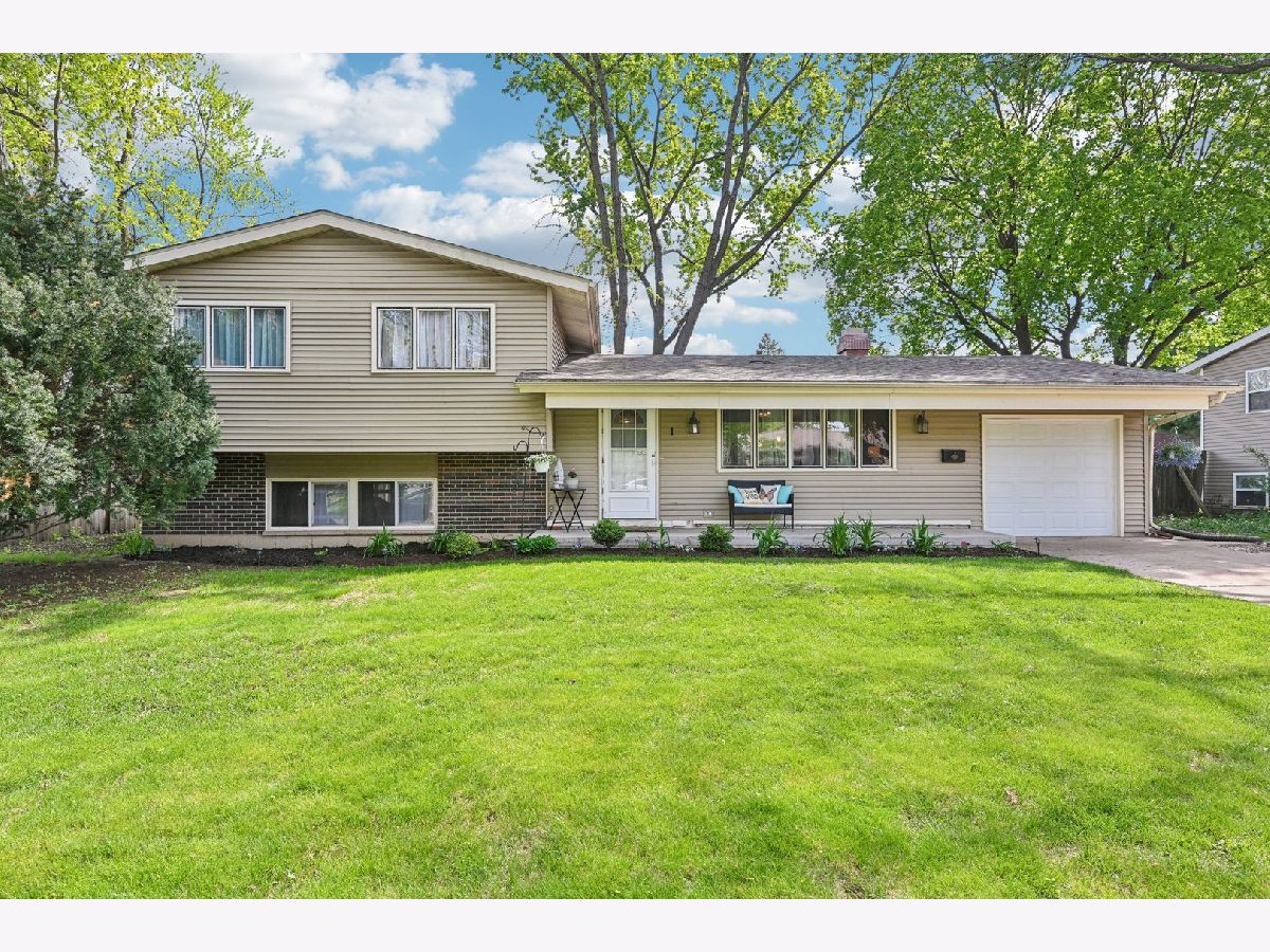 Homes & Condos & Townhomes Sold Coventry Crystal Lake Illinois, 1 Surrey