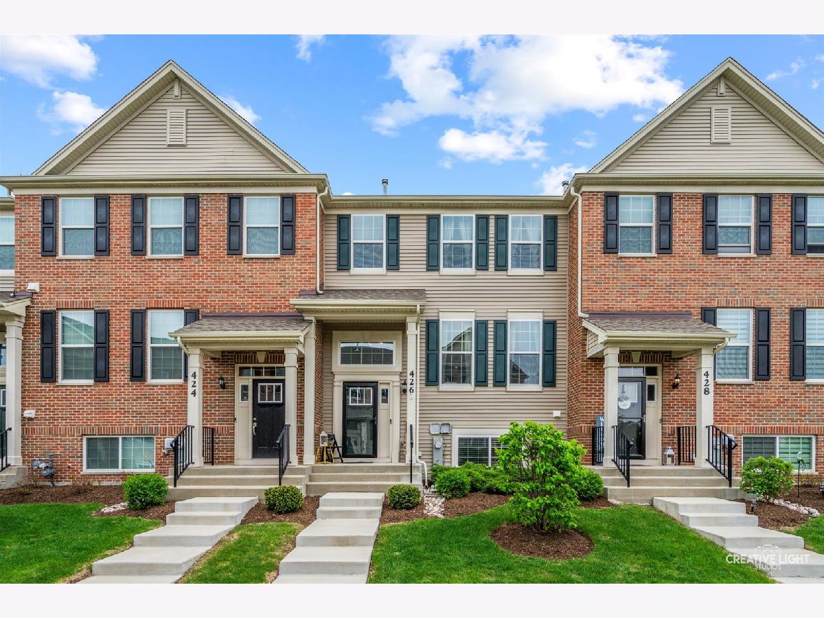 Townhomes & Homes Sold Southbury Oswego Illinois, 426 Shadow