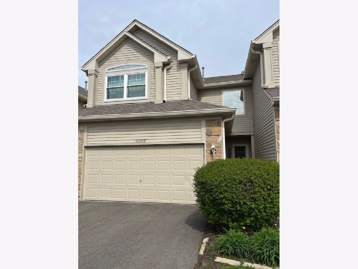 Townhomes Sold Sierra Woods Carpentersville Illinois, 8202 Sierra Woods