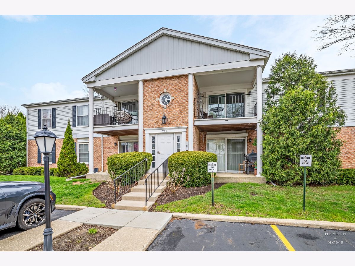 Condominiums Sold Colony Square Crystal Lake Illinois, 969 Golf Course
