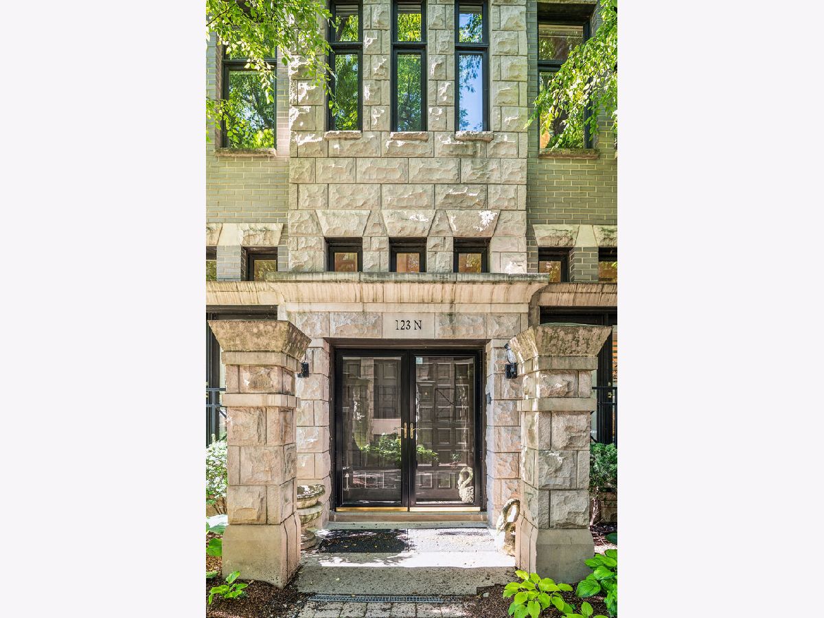 Townhomes Sold Oak Club Condos Chicago Illinois, 123 Oak
