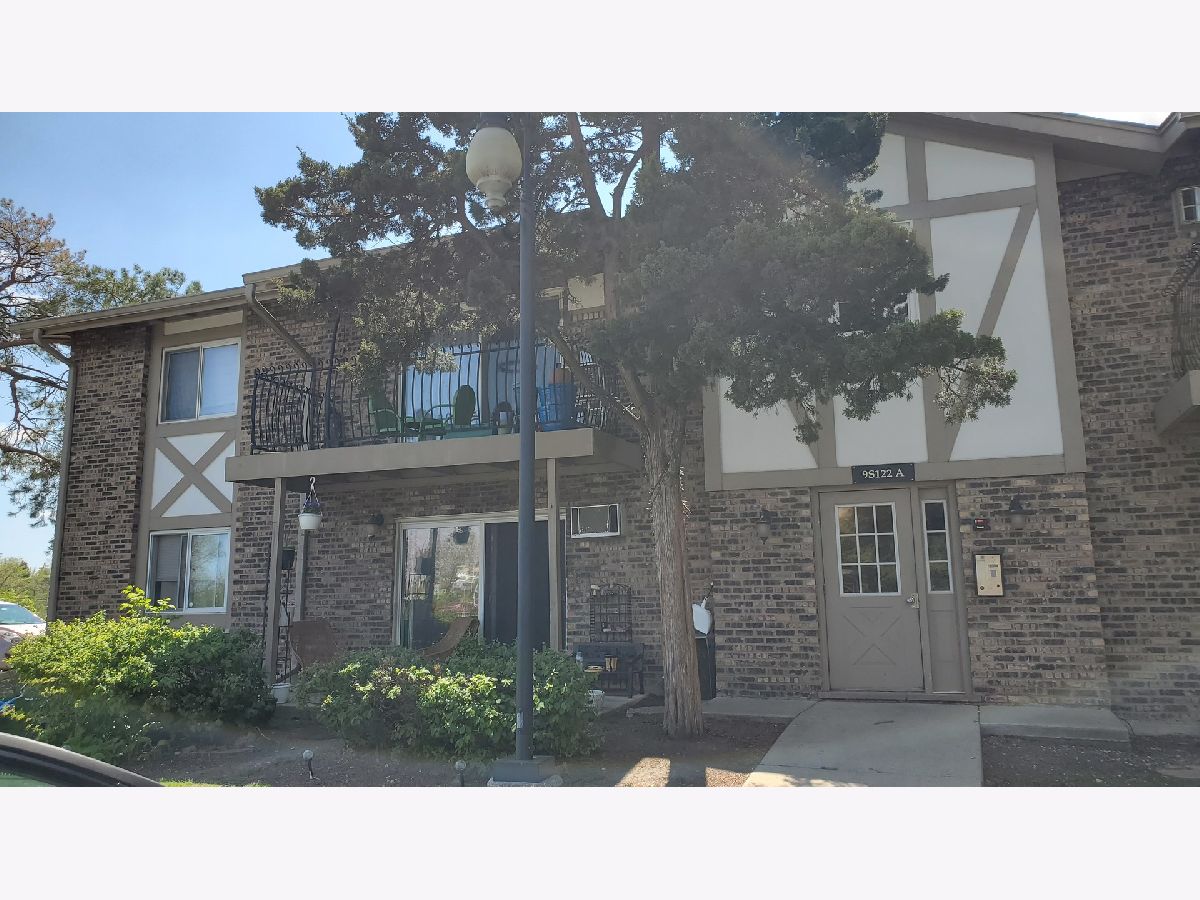 Condos & Townhomes Rented Stratford Green Willowbrook Illinois, 9S122 Frontage