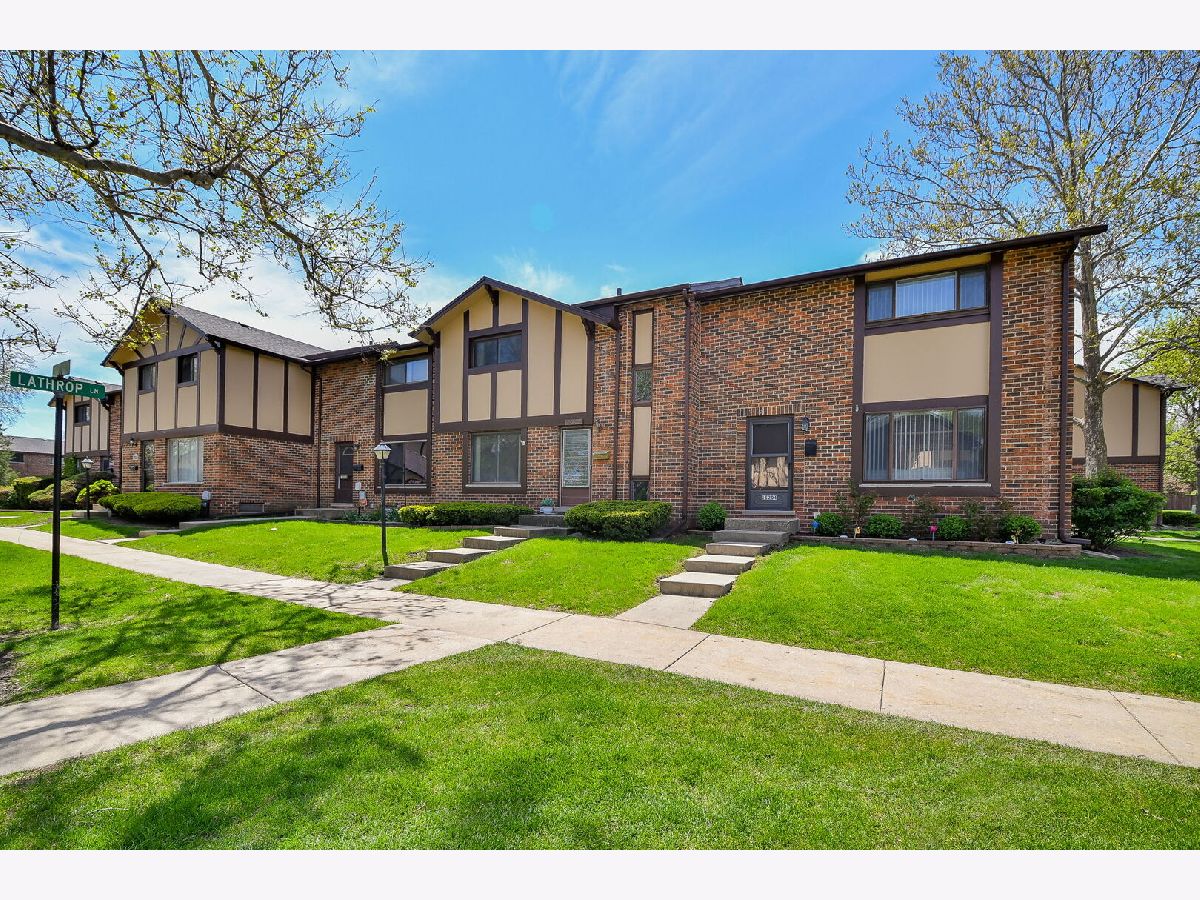 Townhomes & Condos Sold Brandywine Villa Park Illinois, 1S206 Radford