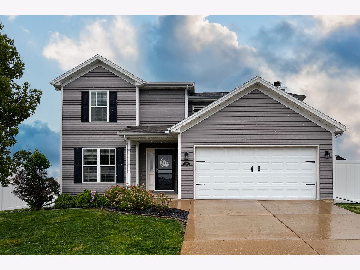 Homes & Condos & Townhomes Sold Cedar Ridge Bloomington Illinois, 222 Springdale