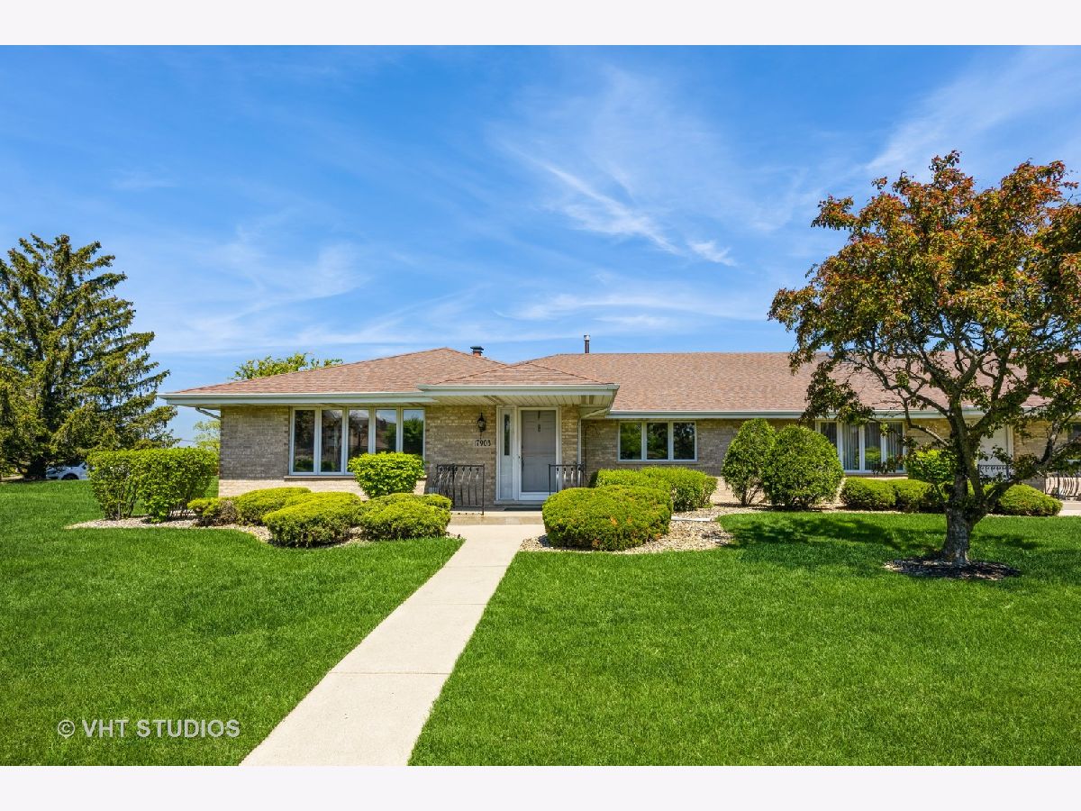 Townhomes & Condos & Homes Sold Eagle Ridge Orland Park Illinois, 17903 Arkansas