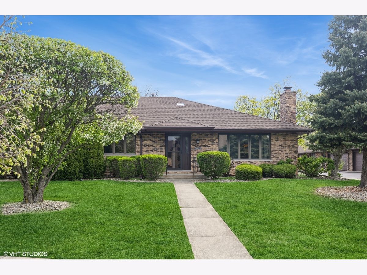 Townhomes & Condos & Homes Sold Eagle Ridge Tinley Park Illinois, 16065 Pine