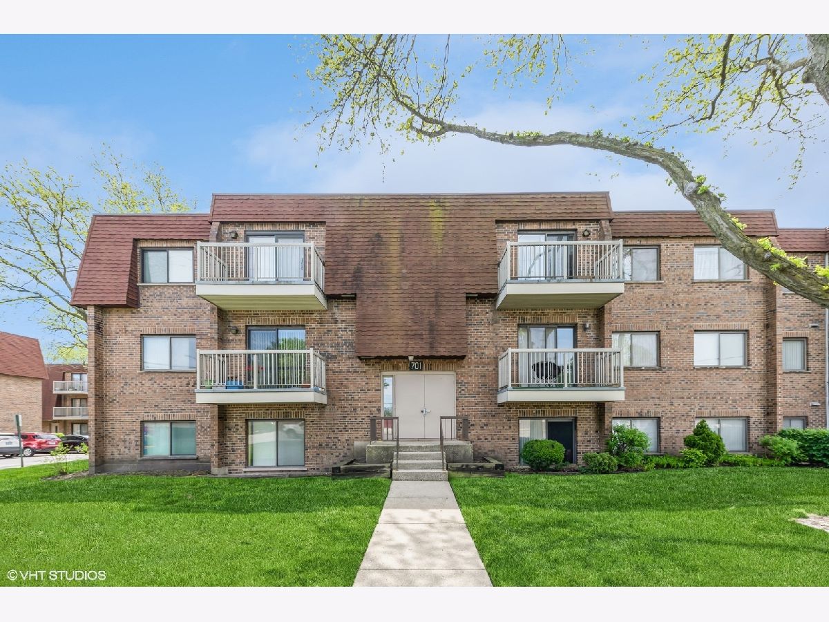 Condominiums Rented Central Village Mount Prospect Illinois, 701 Central