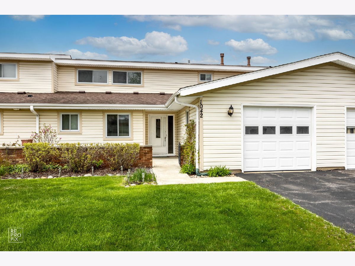 Townhomes & Condos & Homes Sold Weathersfield South Schaumburg Illinois, 1042 Cranbrook