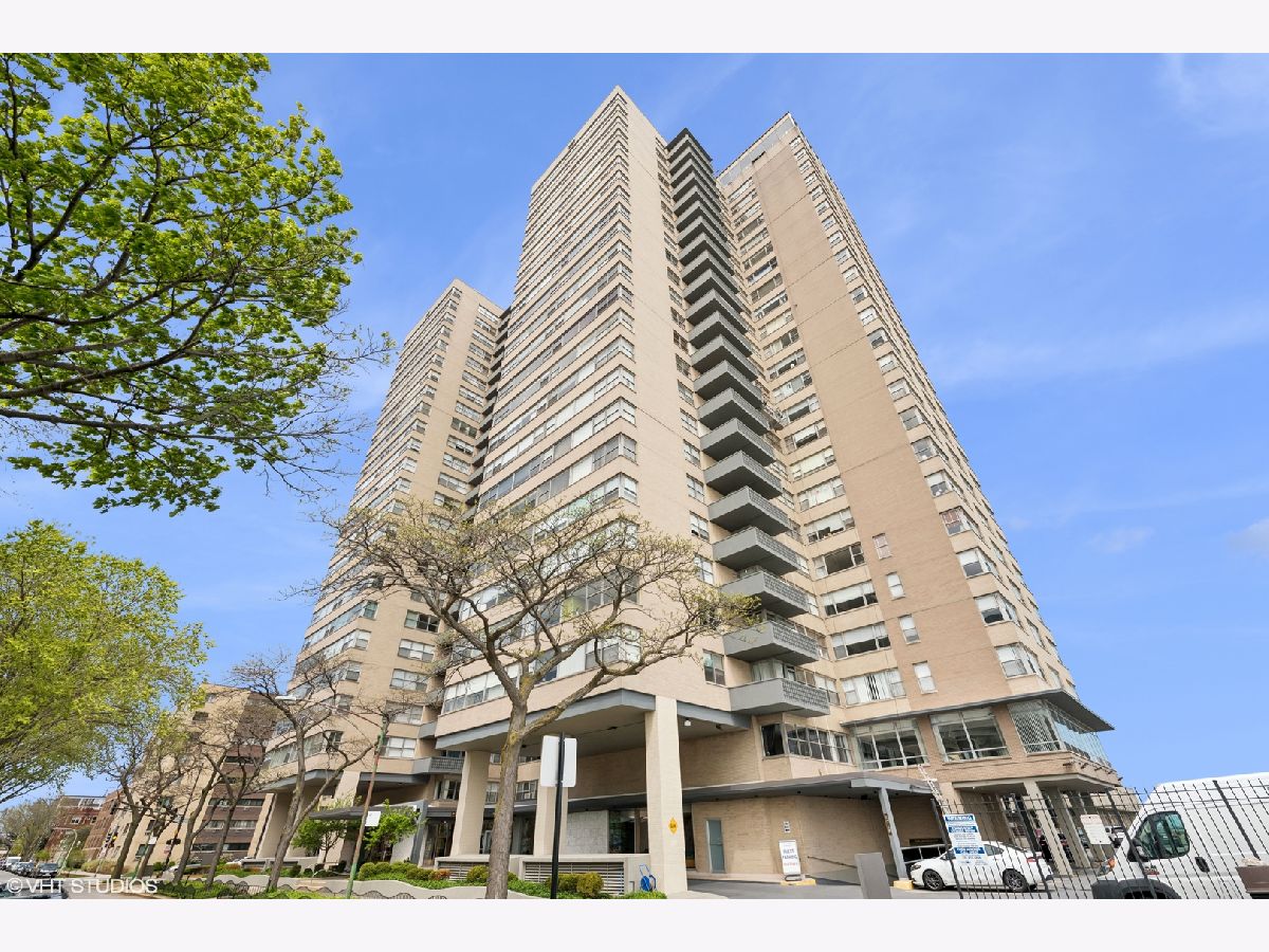Condominiums Rented Shoreline Towers Chicago Illinois, 6301 Sheridan