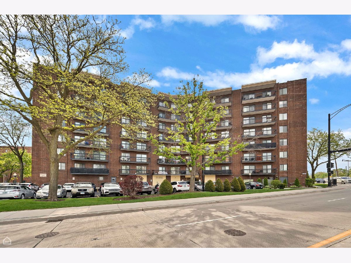 Condominiums Sold Landmark Des Plaines Illinois, 711 River