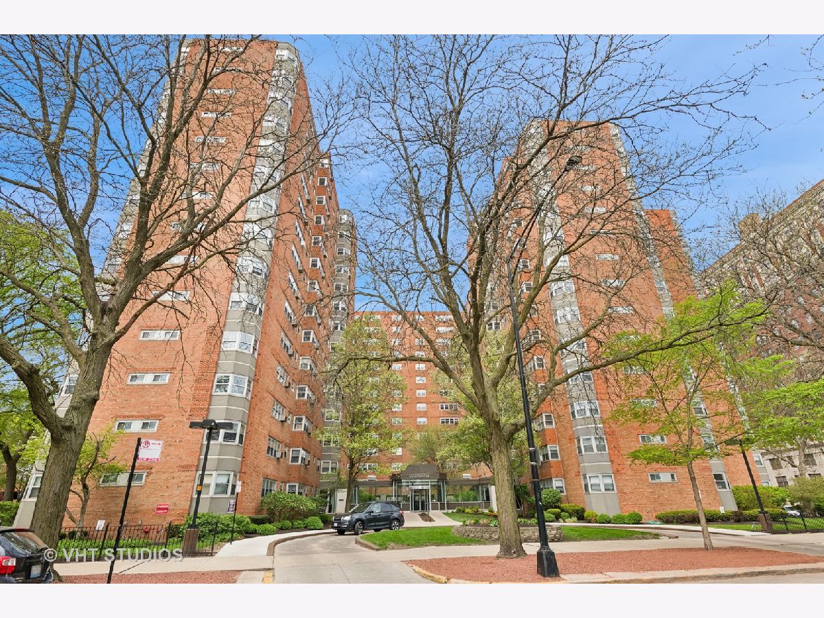 Condominiums Sold Shoreline Park Chicago Illinois, 4950 Marine