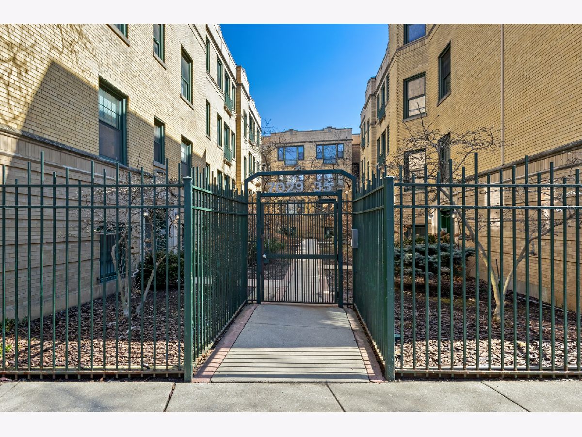 Condominiums Rented Sheridan Shore Courts Chicago Illinois, 7035 Sheridan