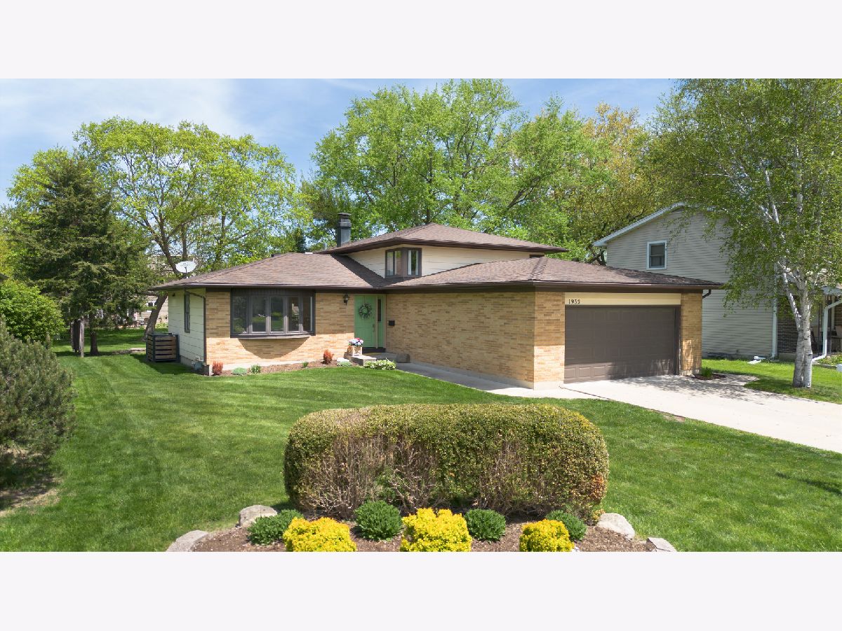 Homes & Condos & Townhomes Sold Country Knolls Elgin Illinois, 1932 Country Knoll
