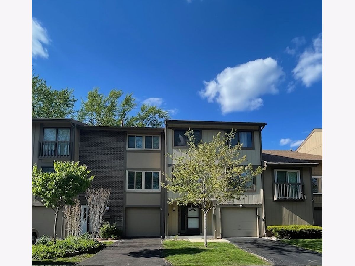 Townhomes & Condos & Homes Sold The Trails Roselle Illinois, 610 Woodfield