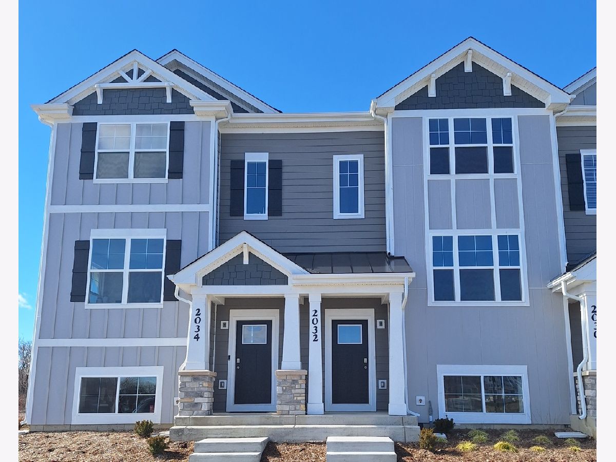 Condos & Townhomes Rented The Townes At Oak Creek Mundelein Illinois, 2032 Yellowstone