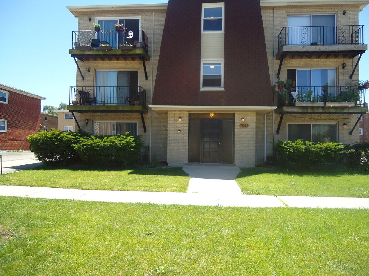  Rented Chicago Ridge Illinois, 7041 99th