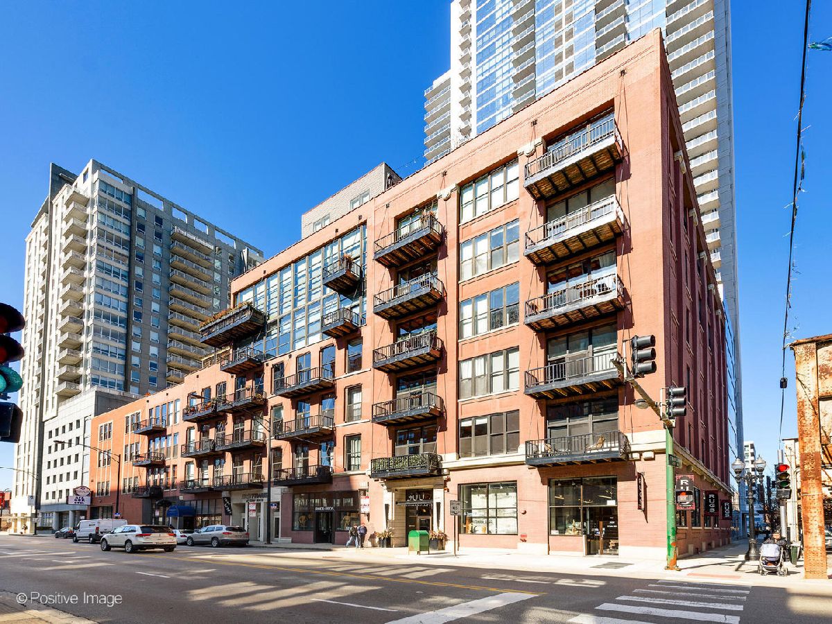 Condos & Townhomes & Homes Sold River North Chicago Illinois, 300 Grand