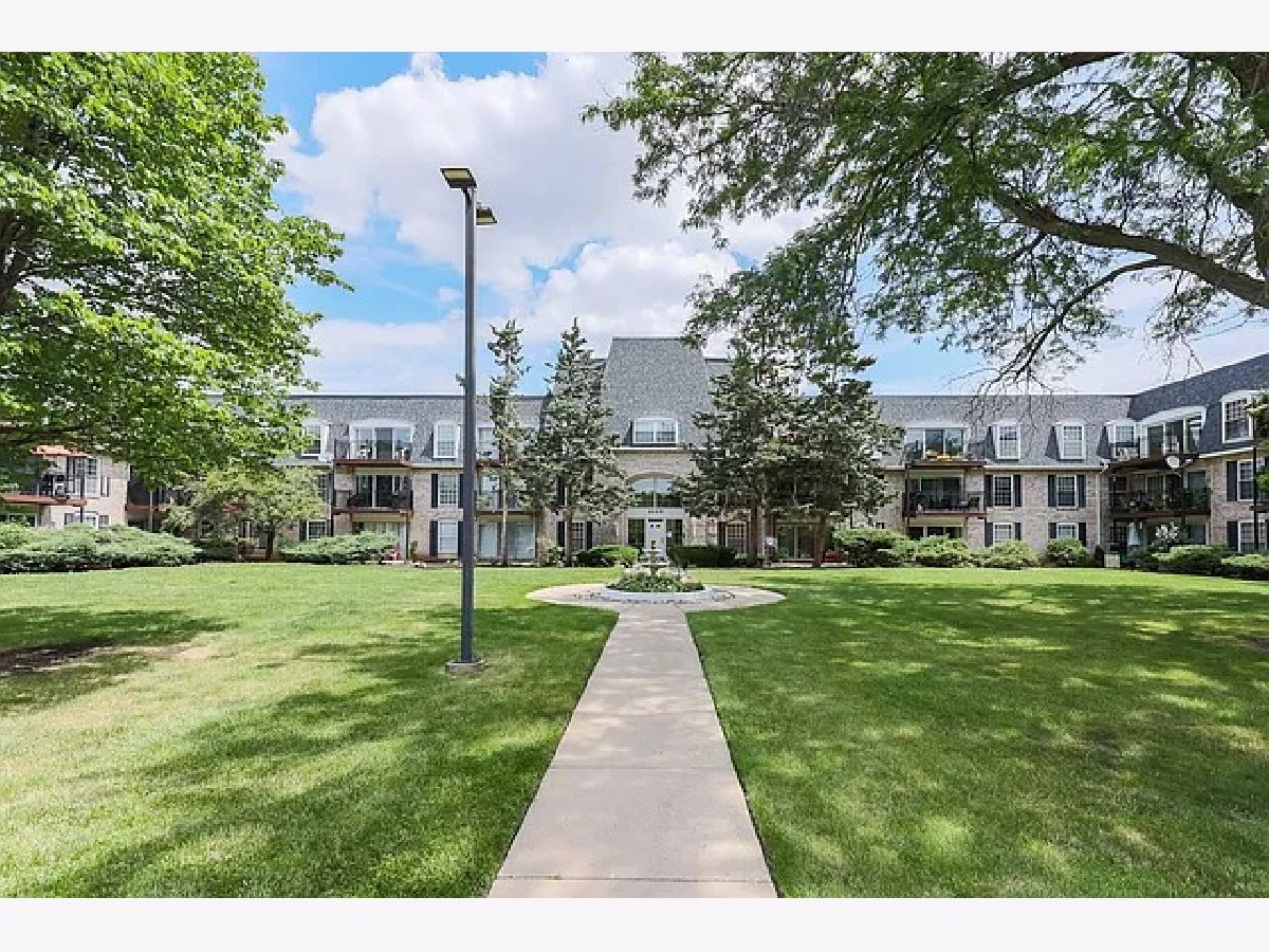  Rented Rolling Meadows Illinois, 5200 Carriageway