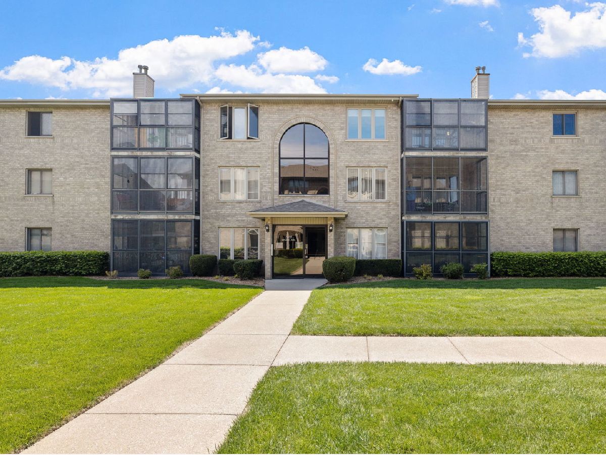 Condominiums & Homes Sold Crestwood Highlands Crestwood Illinois, 13935 Le Claire