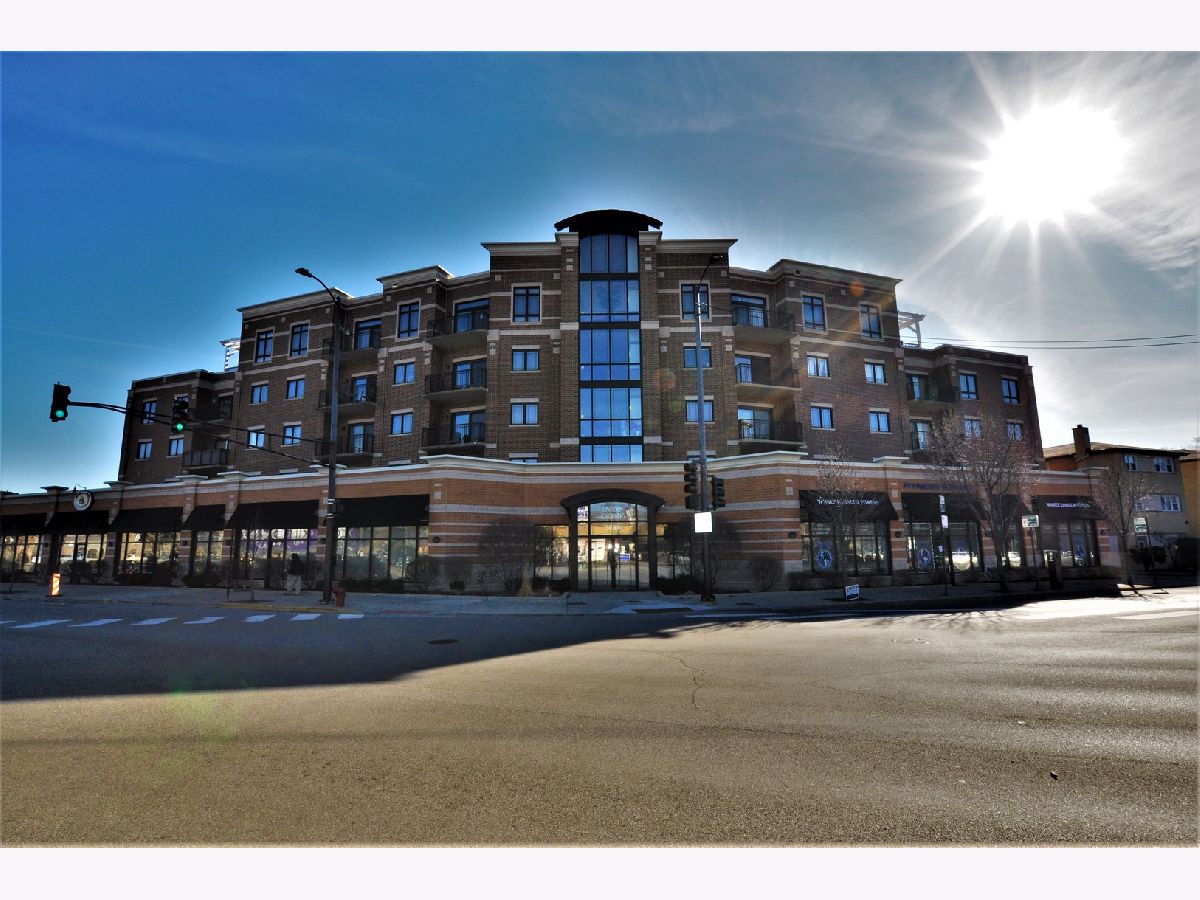 Condominiums Rented Lincoln Crossing Chicago Illinois, 5588 Lincoln