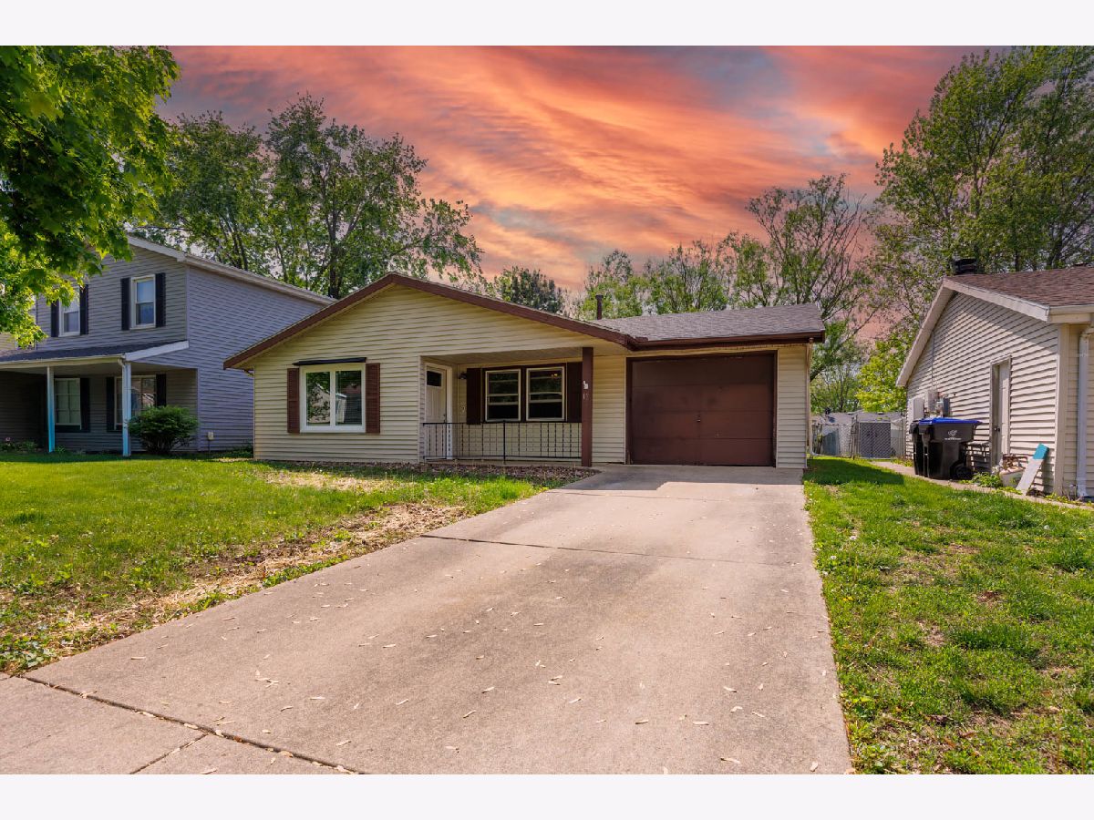 Homes & Condos & Townhomes Sold Lakewood Bloomington Illinois, 13 Carraway