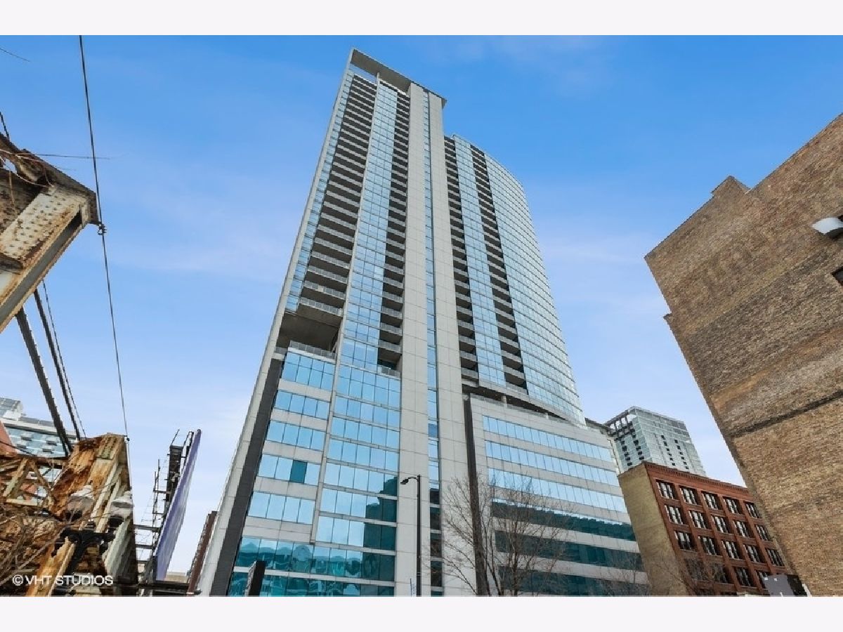 Condominiums Rented Silver Tower Chicago Illinois, 303 Ohio
