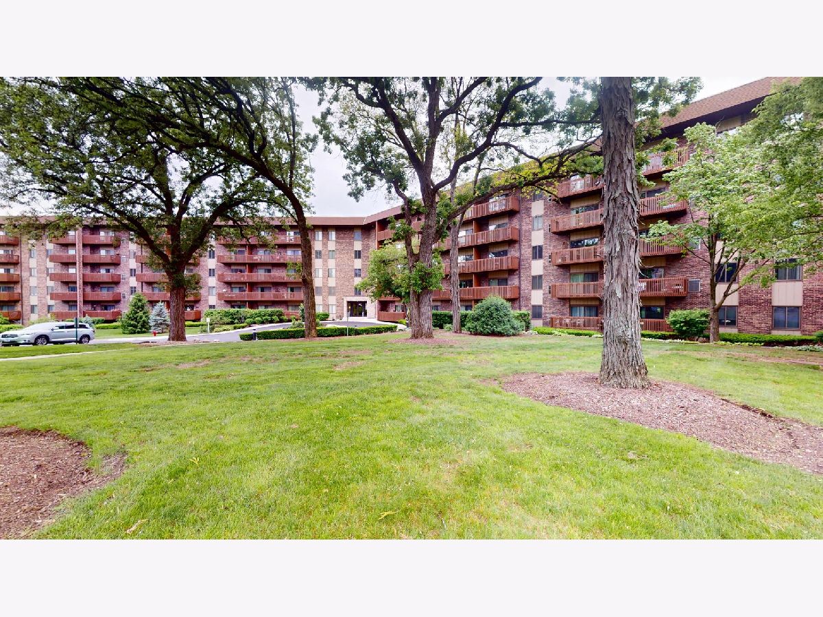 Condominiums Sold Medinah On The Lake Bloomingdale Illinois, 120 Lakeview