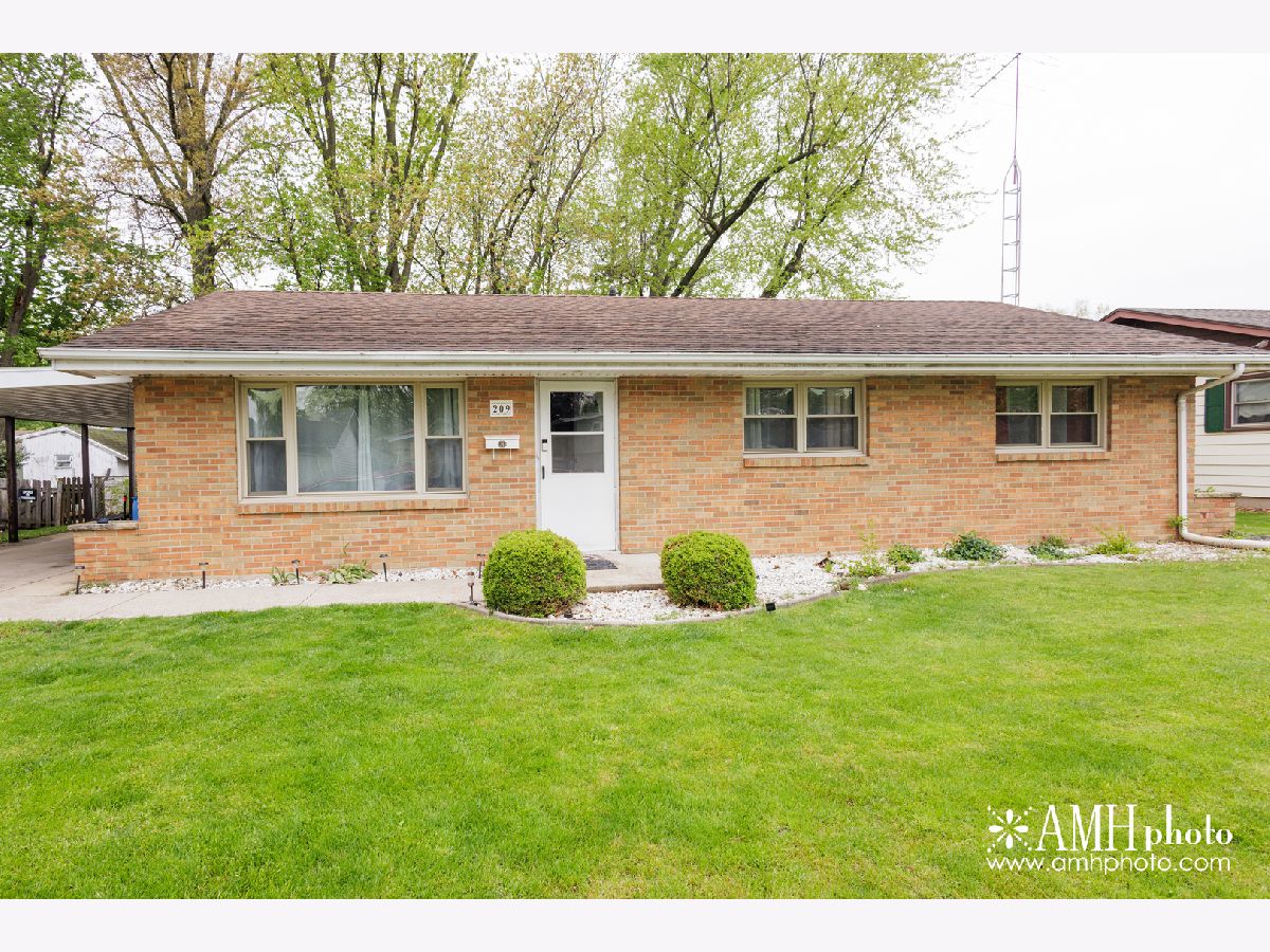  Sold Momence Illinois, 209 Sycamore