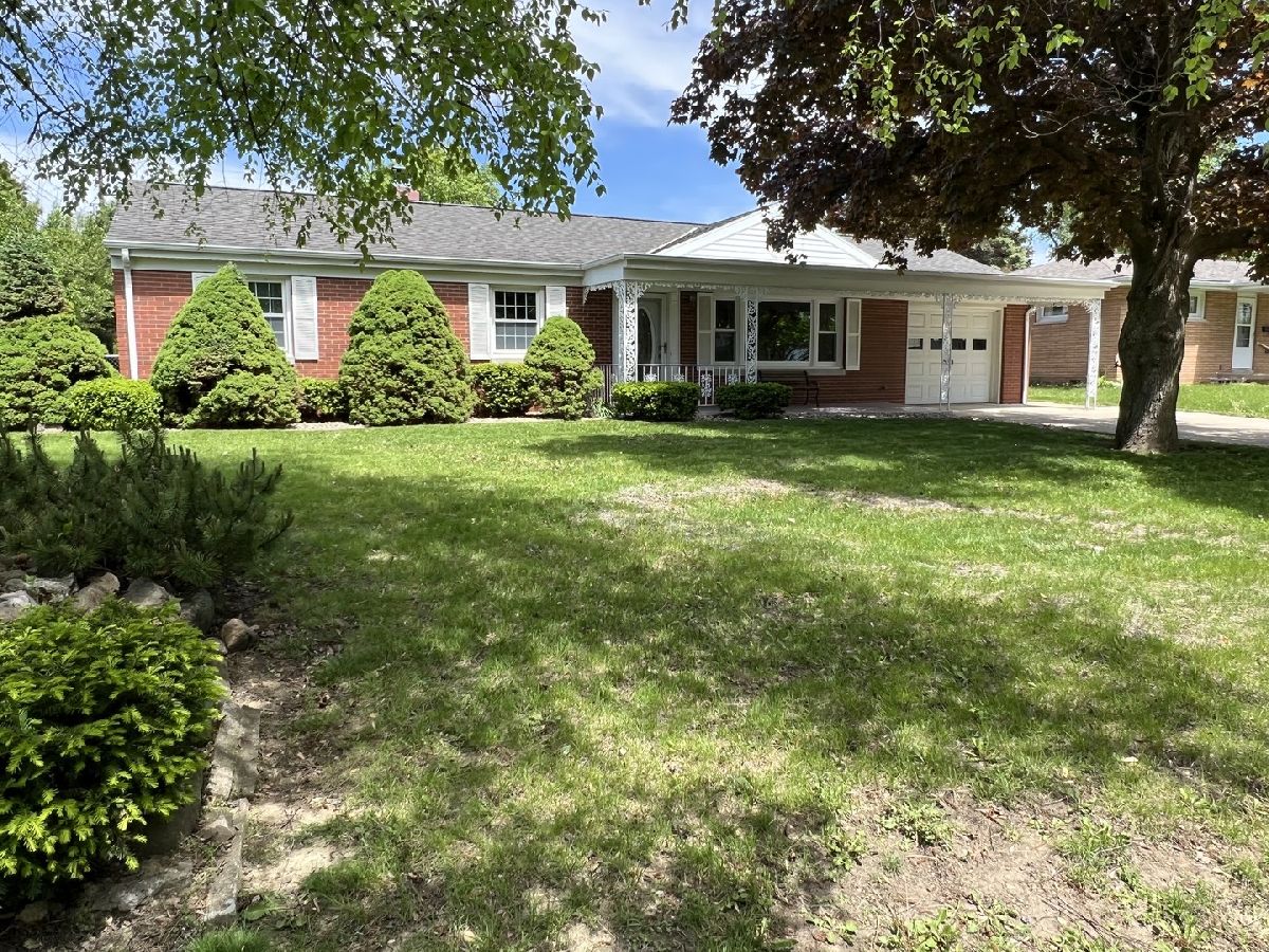 Homes & Condos & Townhomes Sold Fairway Knolls Bloomington Illinois, 204 Sherwood