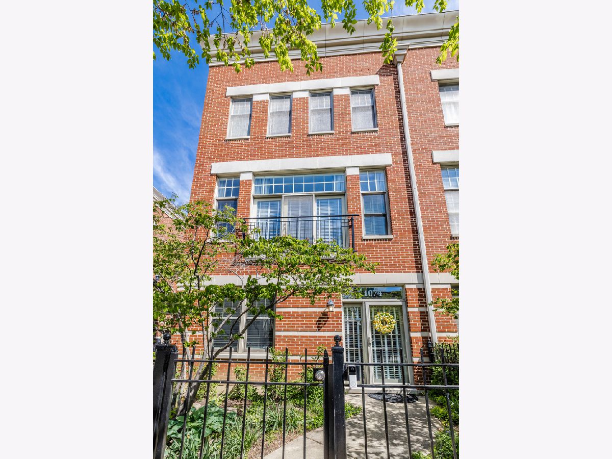 Condos & Townhomes Sold St. John's Park Chicago Illinois, 1074 Fry