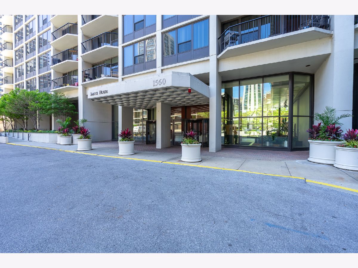 Condos & Townhomes Sold Sandburg Village Chicago Illinois, 1560 Sandburg
