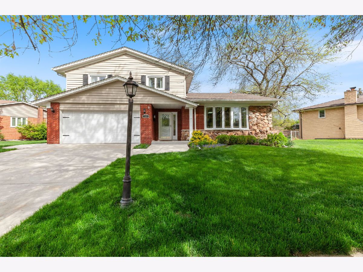 Homes Sold Forestview Hills Oak Forest Illinois, 15325 Walnut