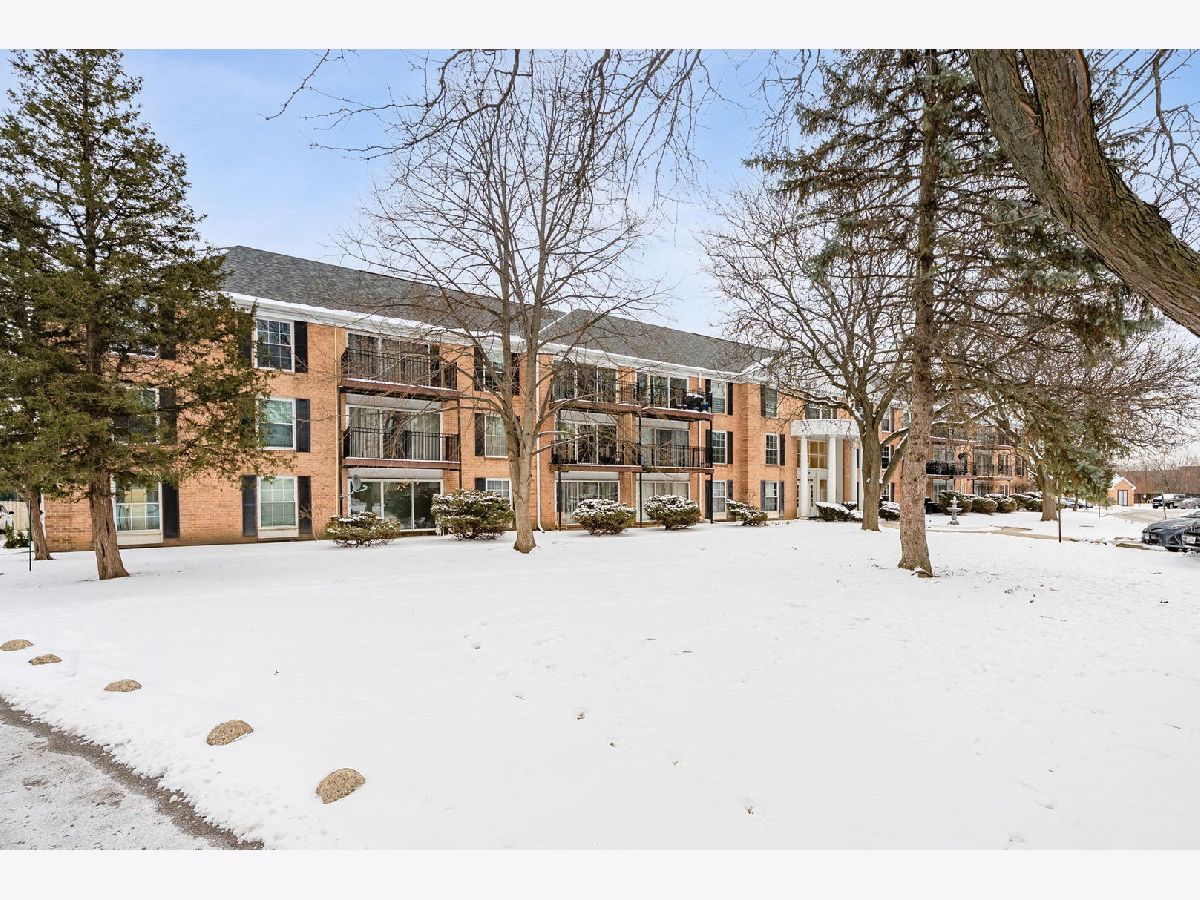 Condominiums Sold Carriage Way Rolling Meadows Illinois, 5300 Carriageway