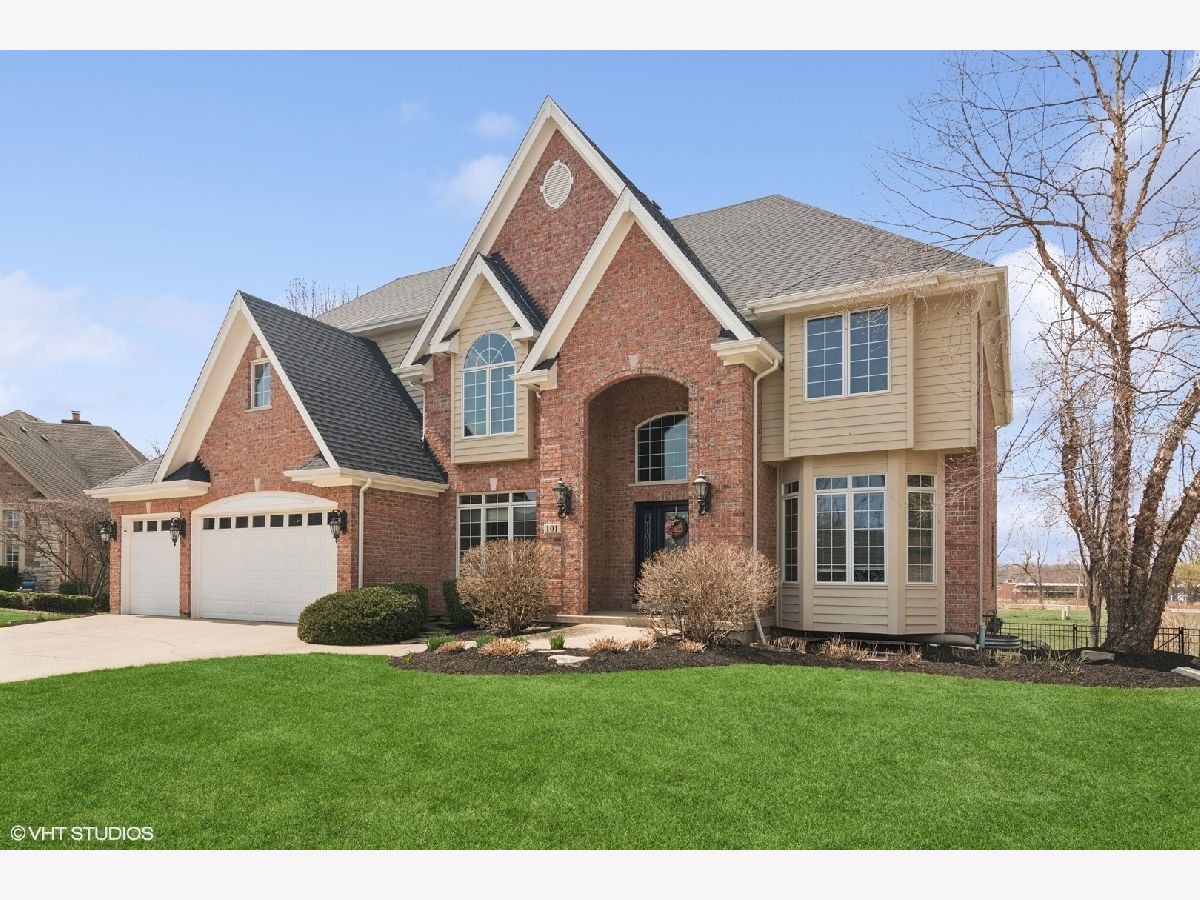 Homes Sold Whispering Creek Lake Zurich Illinois, 101 Lucy