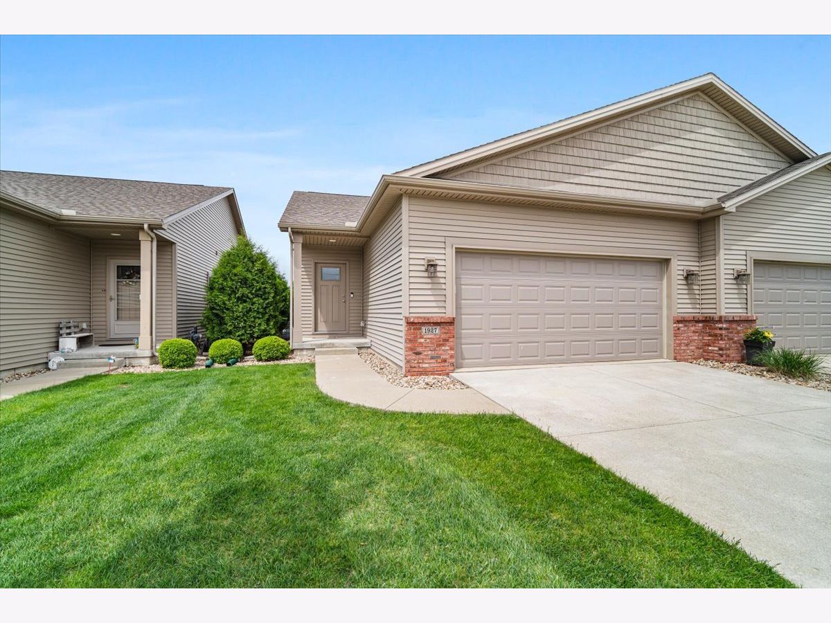 Condos & Townhomes & Homes Sold Dunraven Bloomington Illinois, 1927 Glenbridge