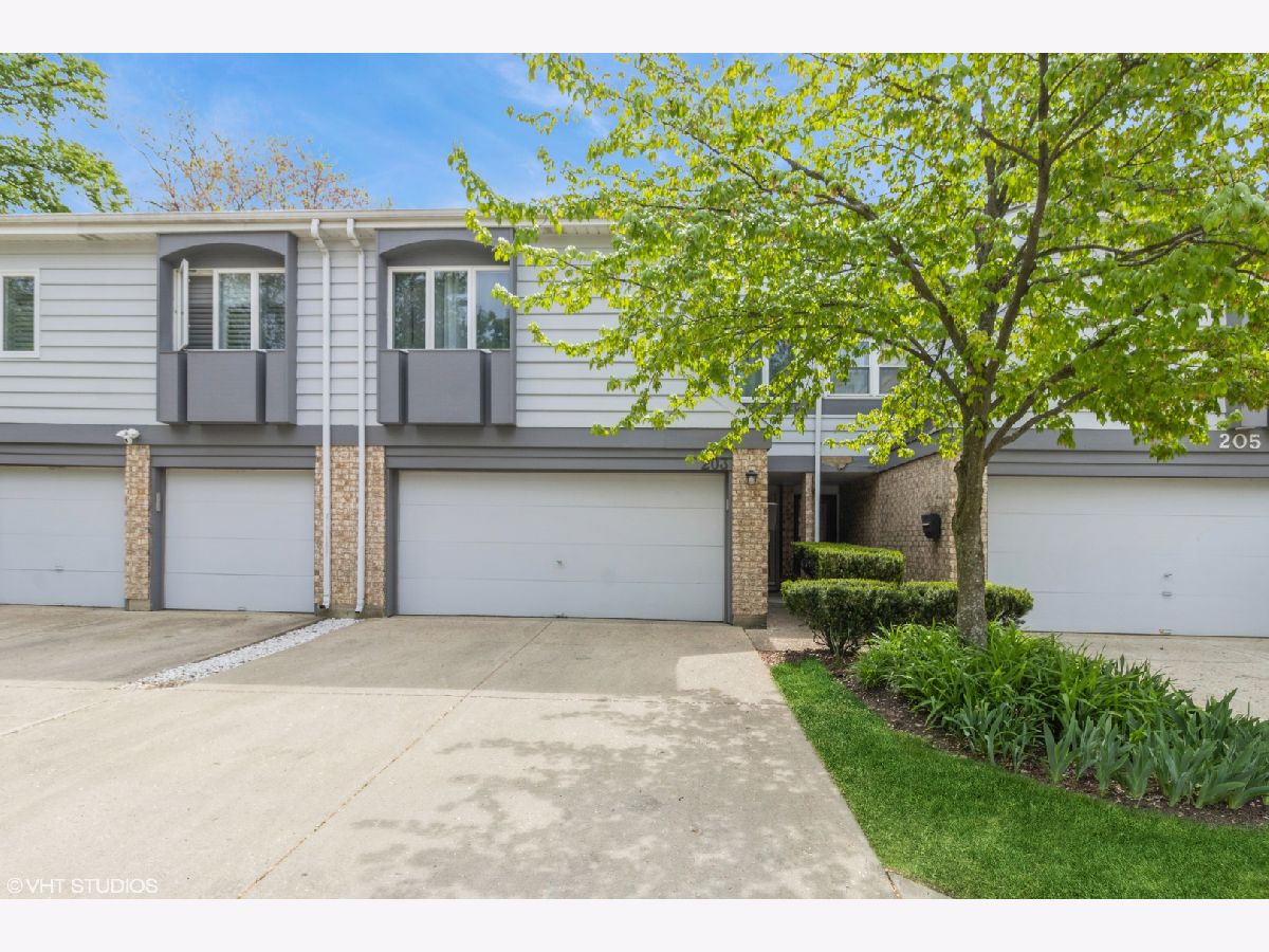 Townhomes & Condos & Homes Sold Westlake Bloomingdale Illinois, 203 Spring