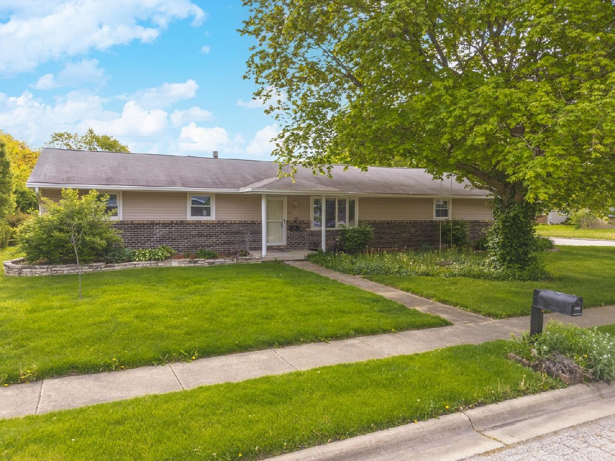 Homes & Condos & Townhomes Sold University Estates Normal Illinois, 220 Cambridge