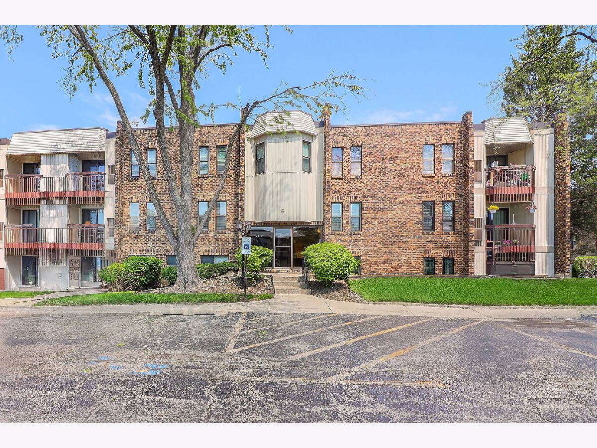 Condos & Townhomes Sold Woodridge Club Woodridge Illinois, 2212 Country Club