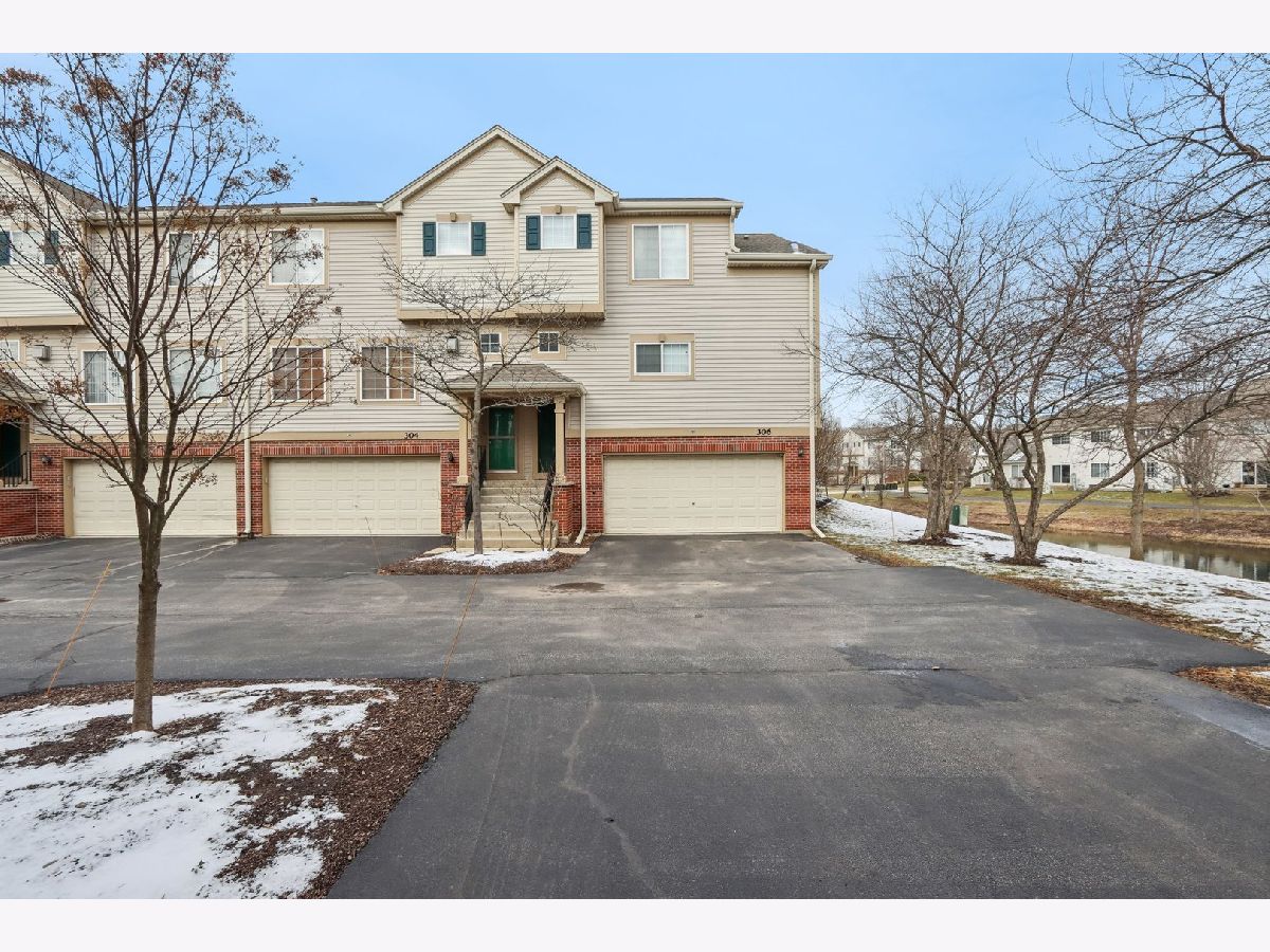 Townhomes & Condos Sold Southwicke Streamwood Illinois, 306 Monarch