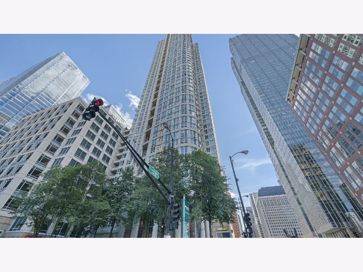 Condominiums Rented Sterling Chicago Illinois, 345 La Salle