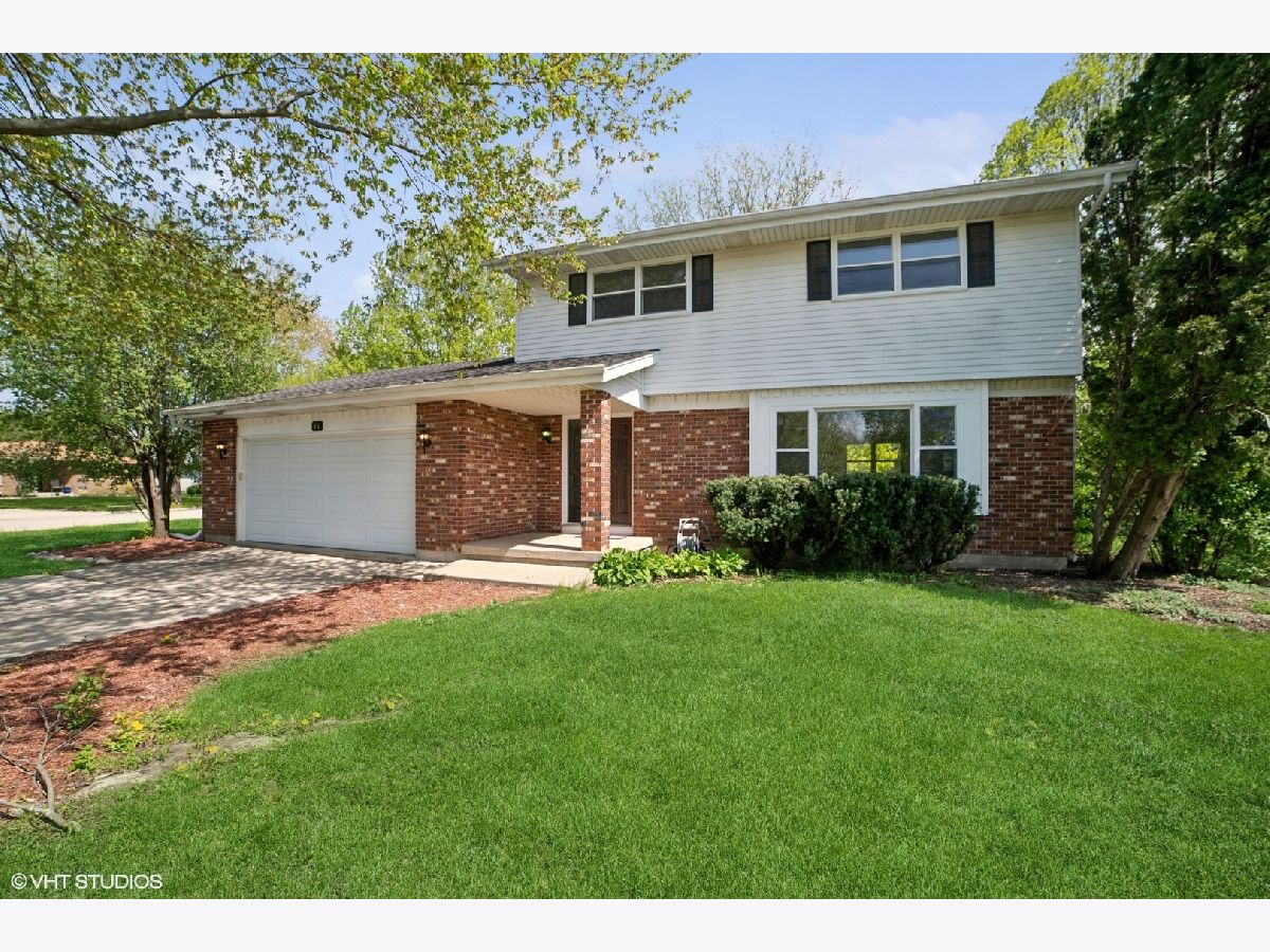 Homes & Condos & Townhomes Sold Country Knolls Elgin Illinois, 86 Brookside