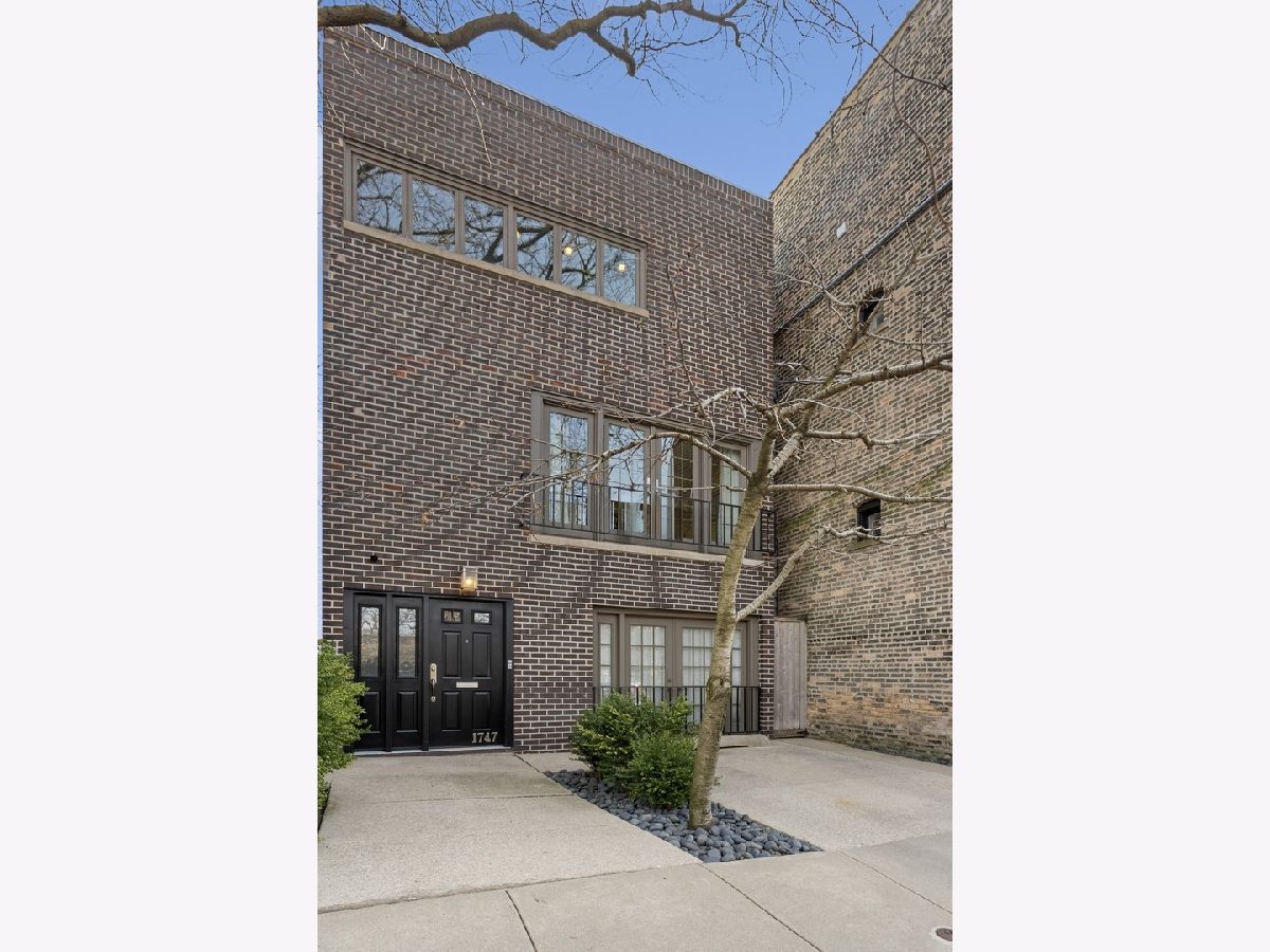 Condominiums & Homes Sold Old Town Chicago Illinois, 1747 Fern