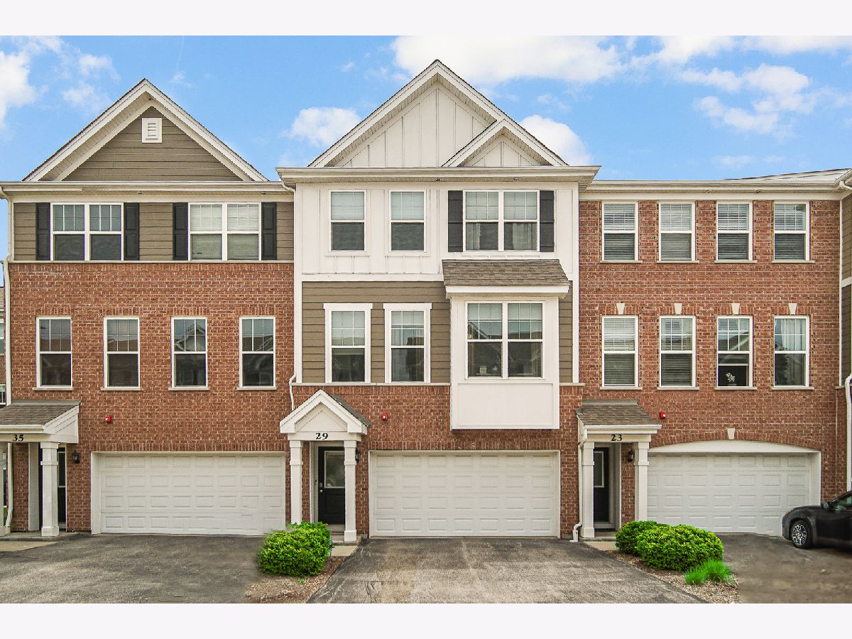 Condos & Townhomes Sold Wolf Crossing Wheeling Illinois, 29 Grey Wolf